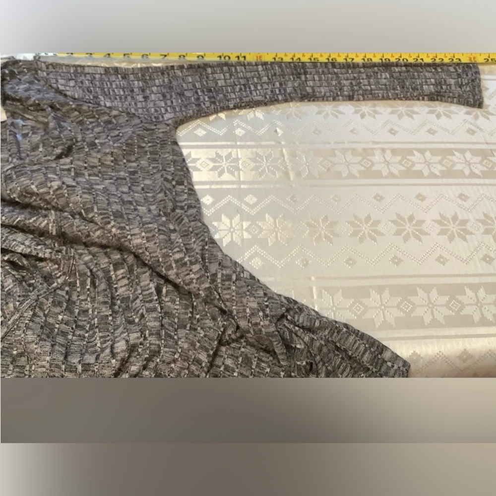 Line Up Top Women’s Size Small Knit Cross Over Grey - Picture 9 of 14